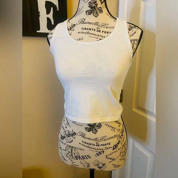 4 Pieces Basic Crop Tank Tops Sleeveless Racerback Crop Sport Top for Women - Picture 4 of 7